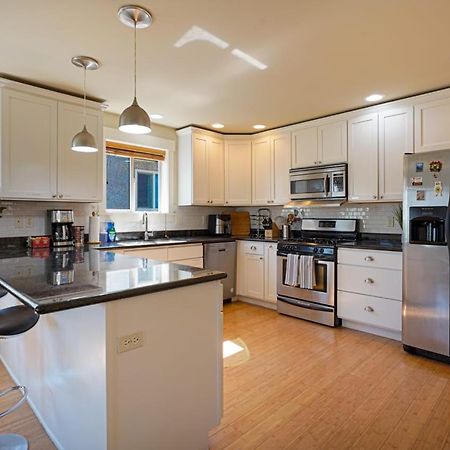 Stylish North Seattle Townhouse- Dual Master Suites Exteriör bild
