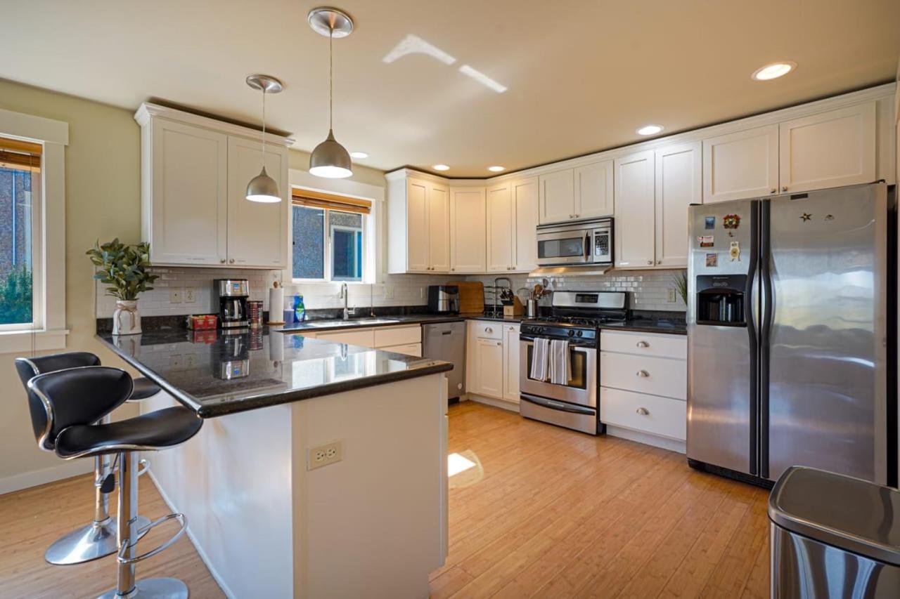 Stylish North Seattle Townhouse- Dual Master Suites Exteriör bild