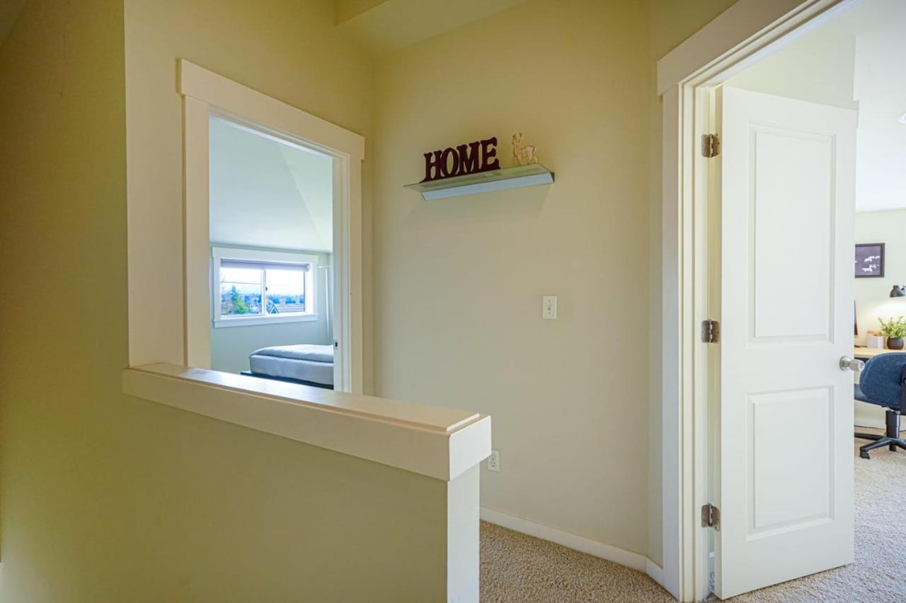 Stylish North Seattle Townhouse- Dual Master Suites Exteriör bild