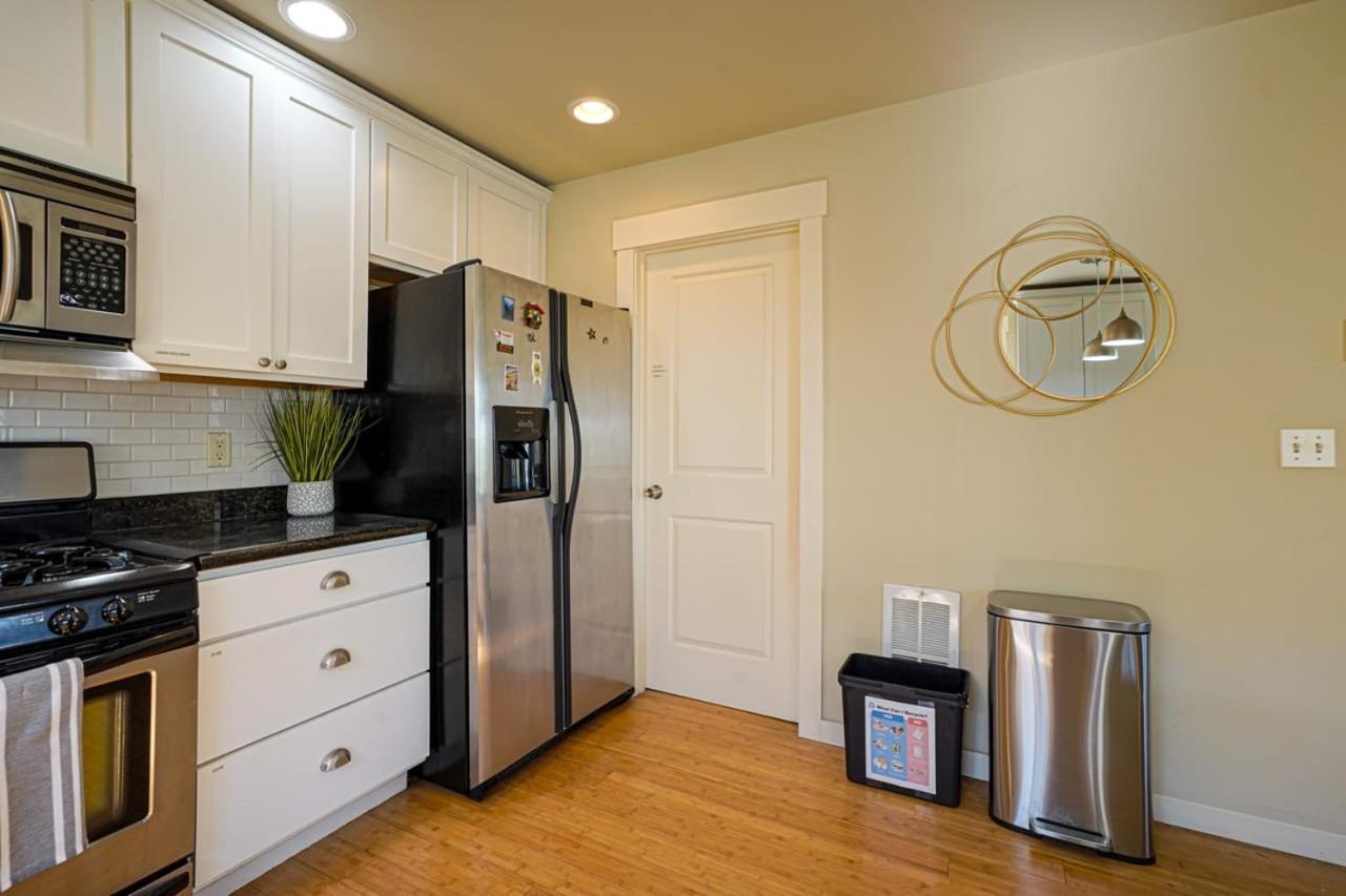 Stylish North Seattle Townhouse- Dual Master Suites Exteriör bild
